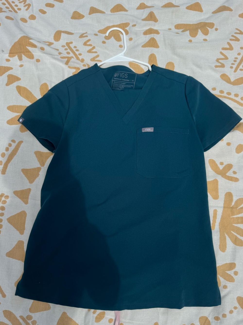 FIGS Catarina V-Neck Scrup Top